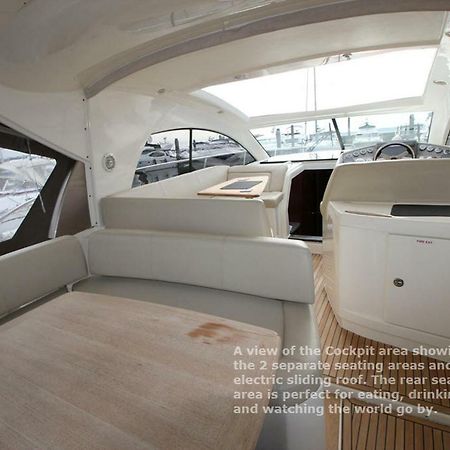 Zen Dog Luxury Motor Yacht Hotel Lymington Exterior photo
