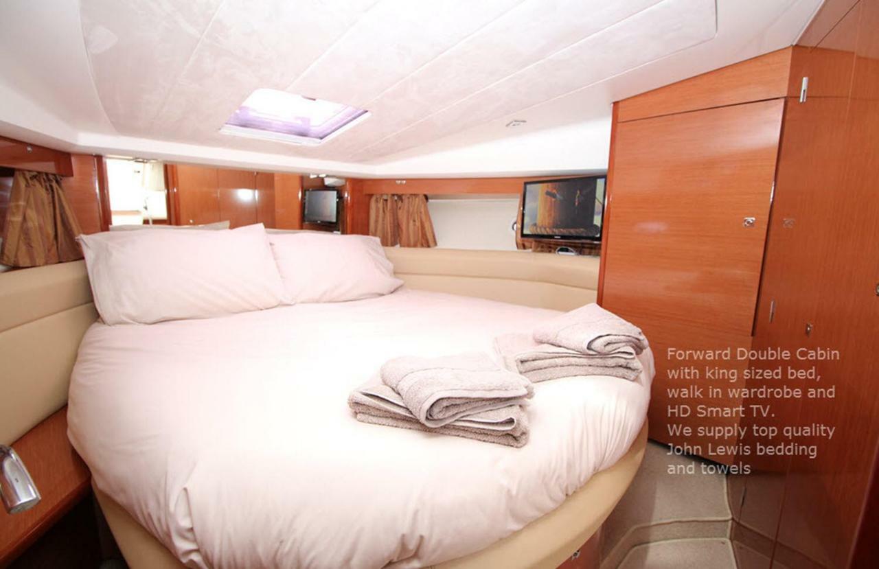 Zen Dog Luxury Motor Yacht Hotel Lymington Exterior photo