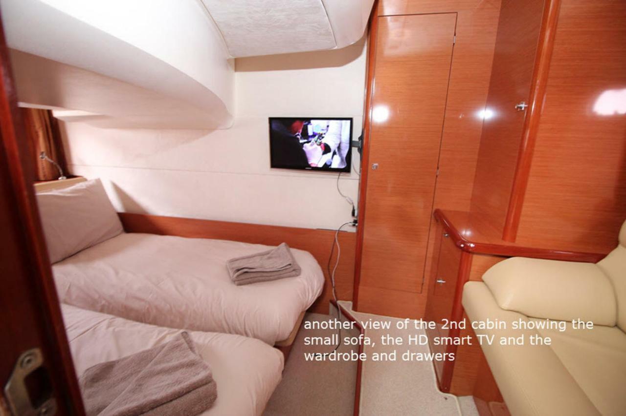 Zen Dog Luxury Motor Yacht Hotel Lymington Exterior photo